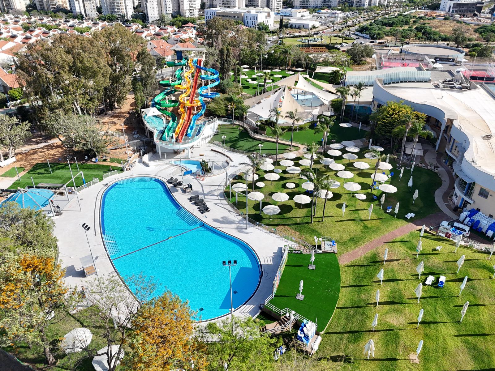 30 דונם של מדשאות מוצלות